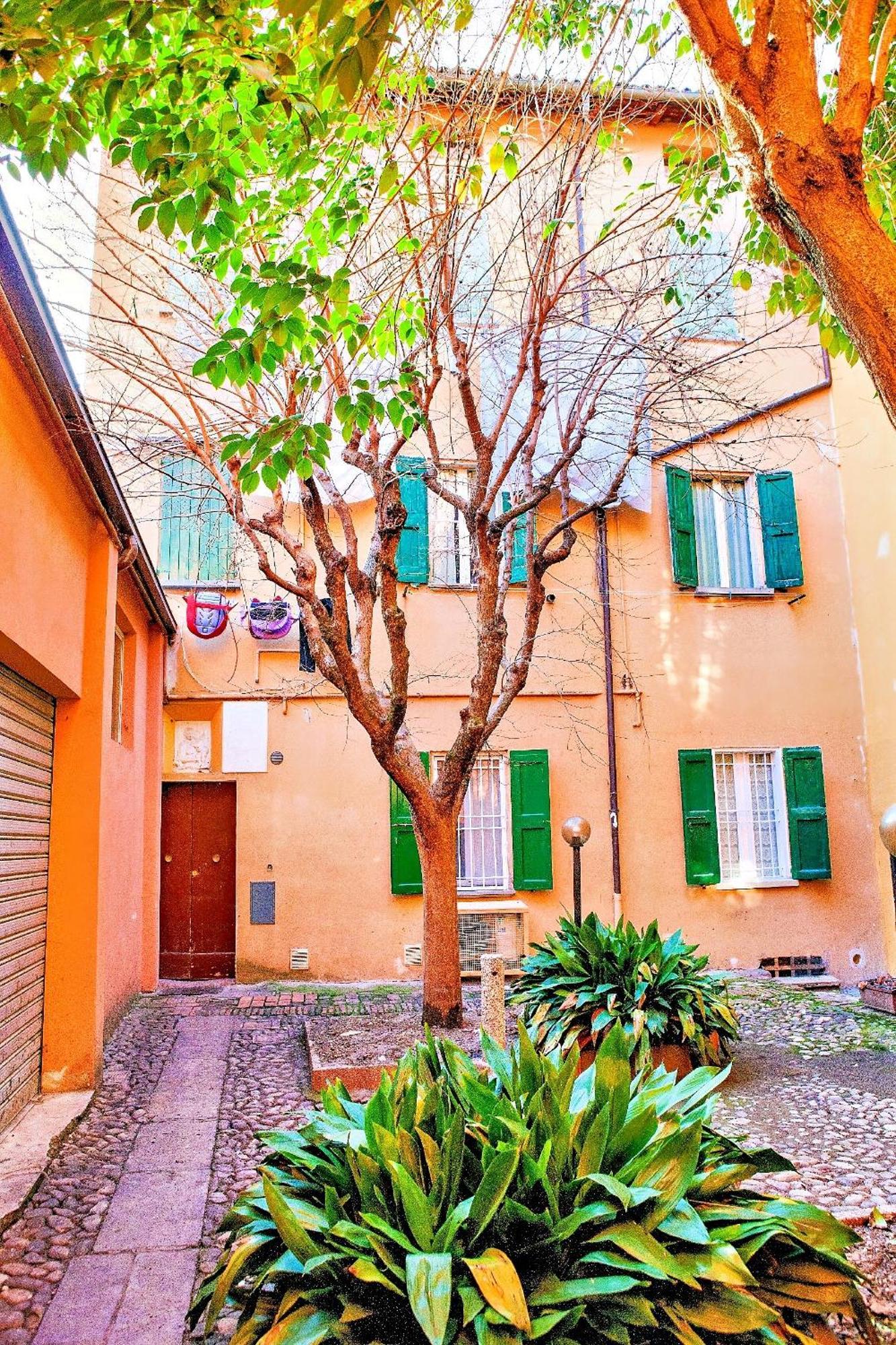 Elegant And Modern Loft In Medieval Bologna Apartment Exterior photo